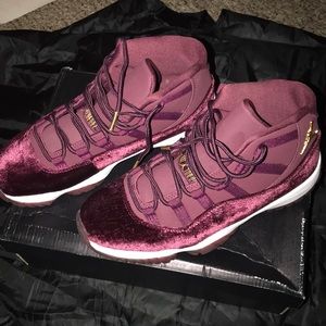 Jordan women maroon 11s Size 8.5